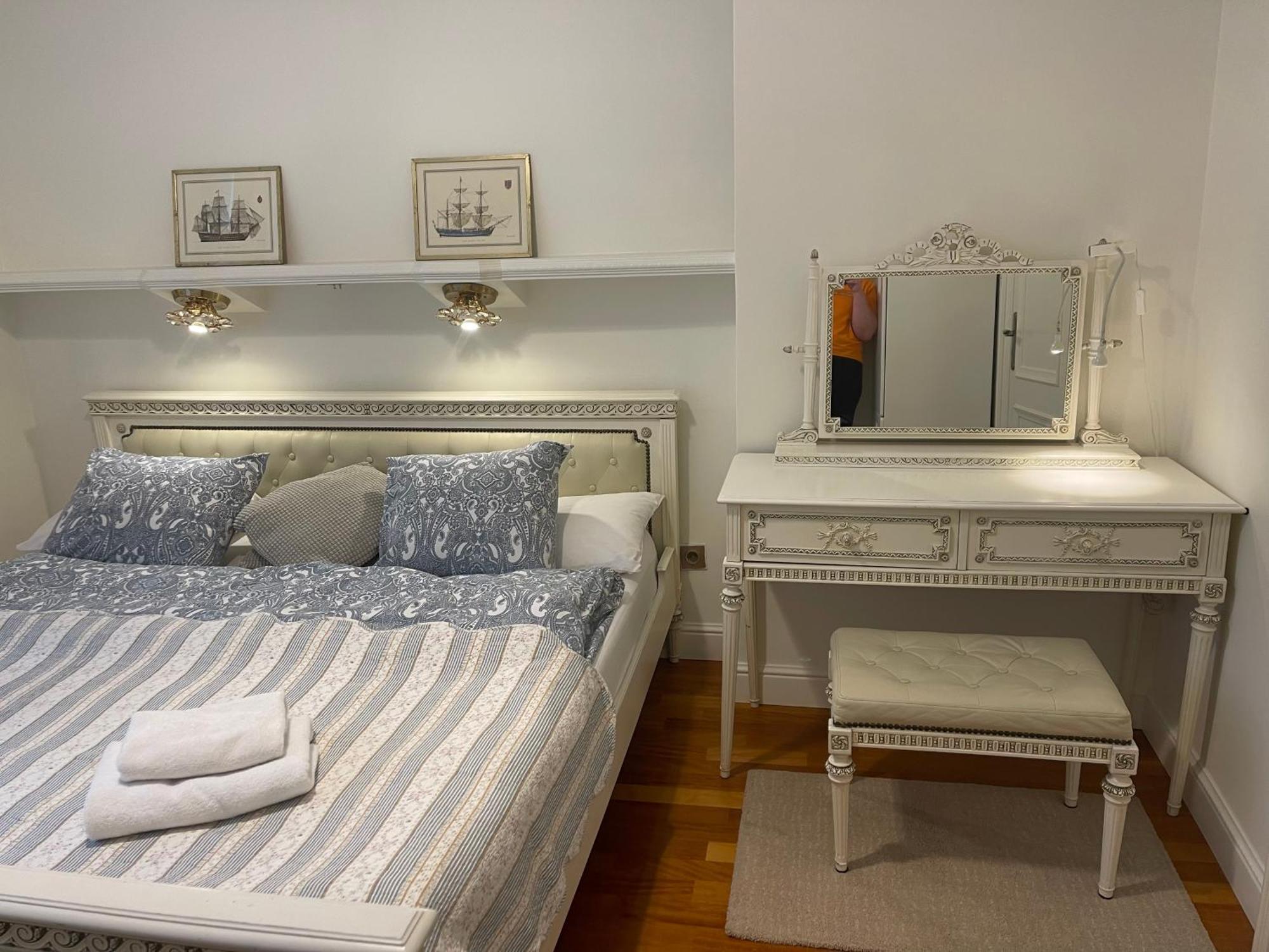 Double Room Private Bathroom
